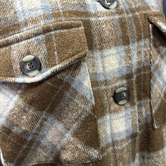 Accent Wool Blend Plaid Shacket,warm, button chest pockets,hip pockets,collar - Picture 2 of 11